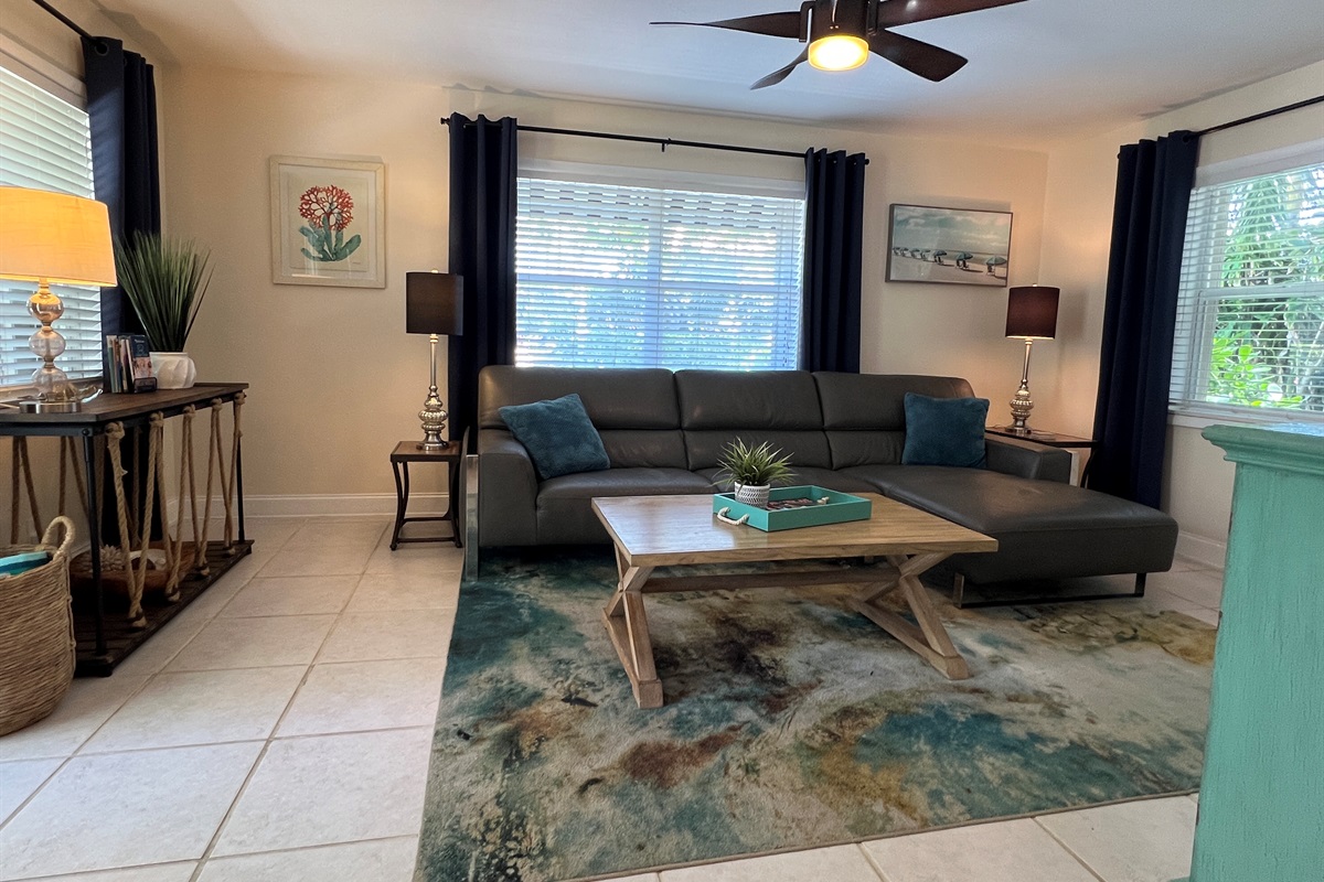 Spacious living area, sink right into comfort on the large leather sectional