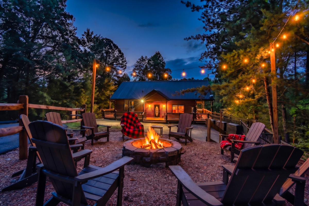 Winding down the night gathered around the firepit sharing smores & memories is the perfect mountain experience.