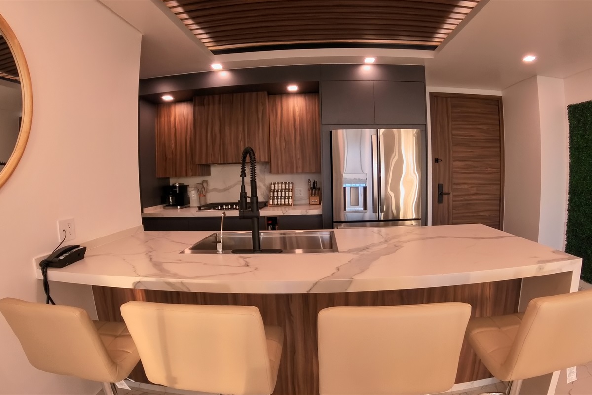 Kitchen Bar with 4 Stools