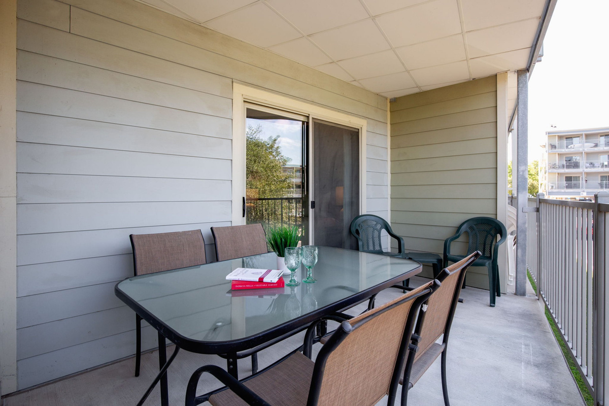 Seating for outdoor dining.