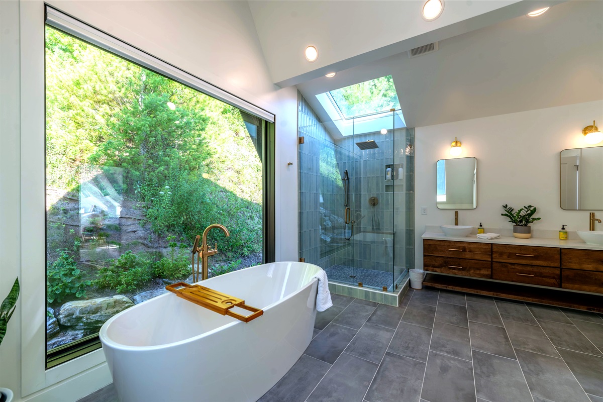 Master Bathroom w/ Soaking Tub and Huge Rain Shower