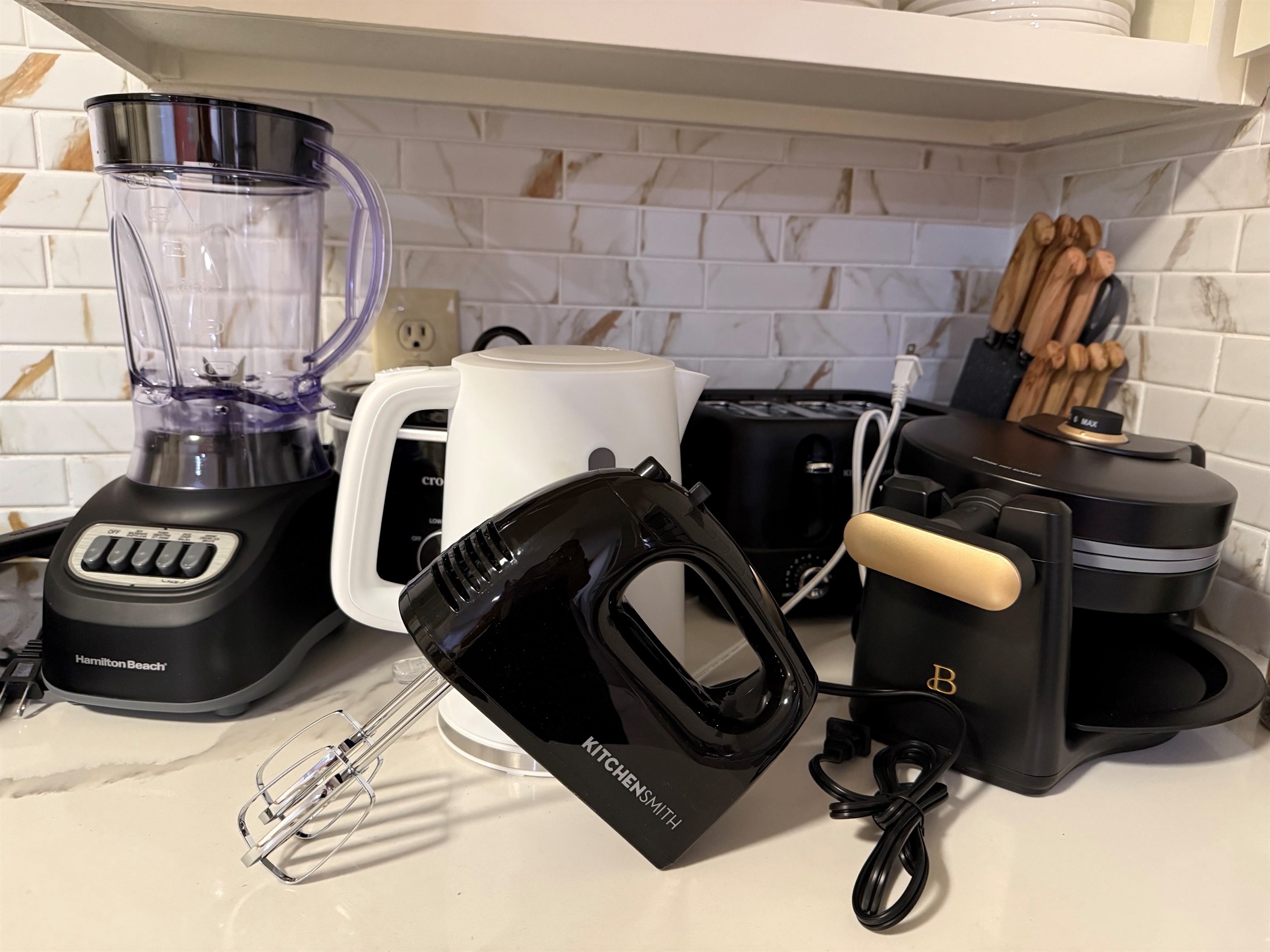 Well-equipped kitchen featuring pots and pans, bakeware, and a large Instant Pot — everything you need for everyday meals or hosting at home. Includes a starter pack of coffee pods, sugar, salt, cooking oil, and basic pantry essentials.
