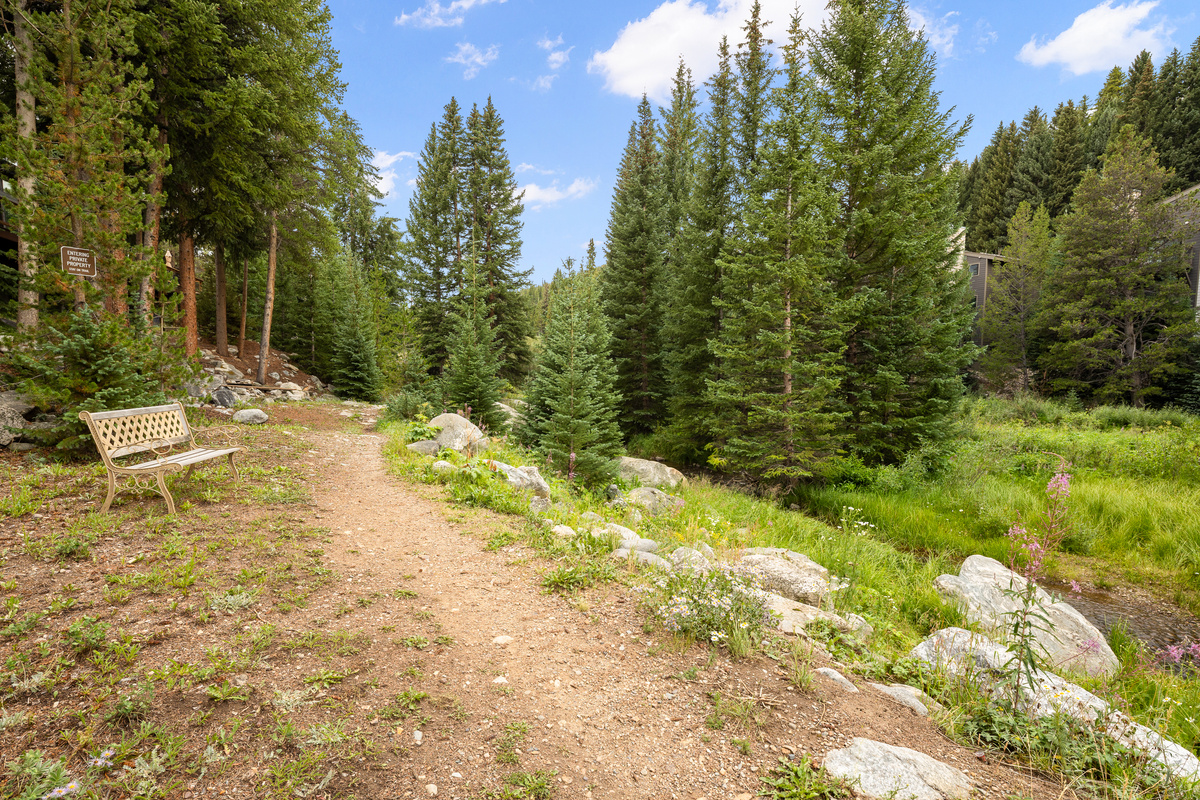 This summer walking trail serves as ski back from Peak 9 for Columbine Road guests. When snow coverage is adequate, guests can ski back to within 150 yards of the Columbine Pine Creek Retreat townhome. 