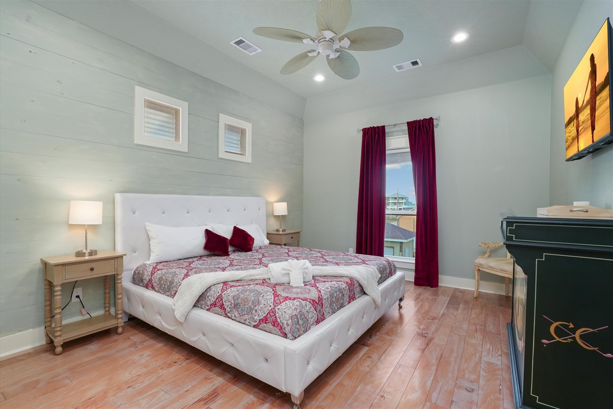 be0051001ff84645bdc2d2f1244aadc8 Large | Beachhouse | Texas | TX | Vacation Homes | Galveston | Crystal Beach | Kokomo | Breezy Days | Beachfront Elegance | Sunrise Serenity | Southern Sands Property Management, LLC
