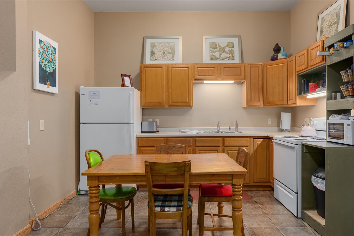 Eclipse has a full kitchen with spices, silverware, bakeware and everything you might need during your stay. 