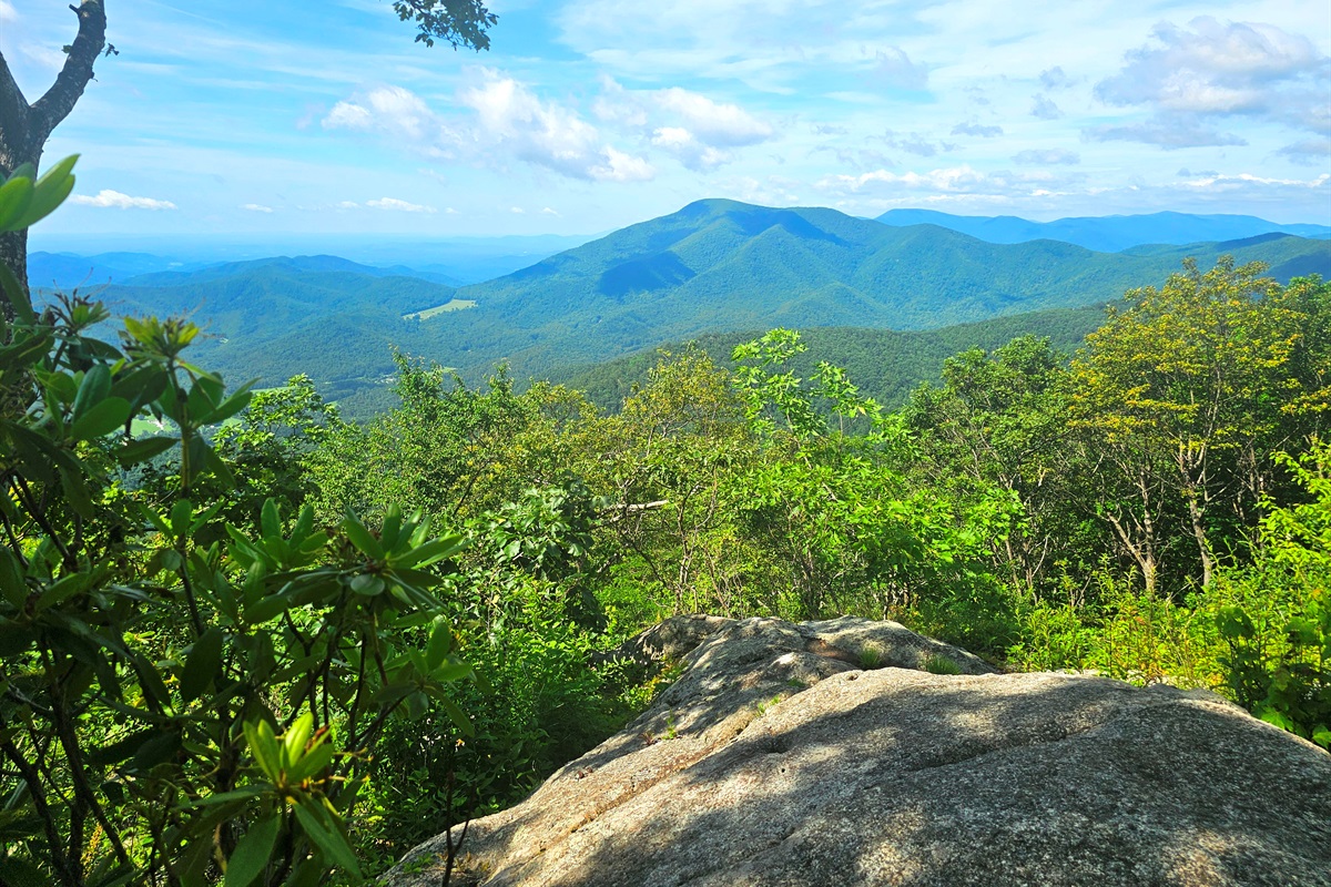 Just a 2 minute drive from the house, Blackrock Park offers unforgettable panoramic mountain views—perfect for sunsets, stargazing, or a quiet morning coffee. Rock climbing for the adventurous