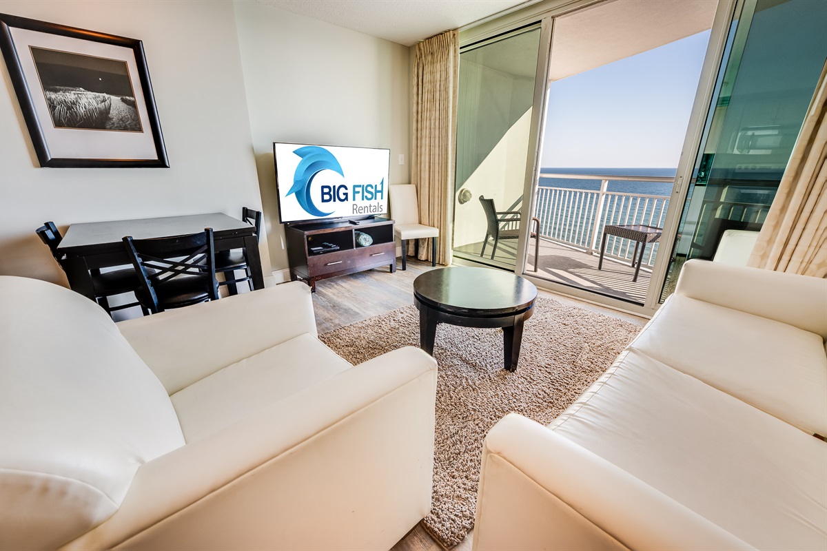 Living Room with Stunning Views🌊☀️