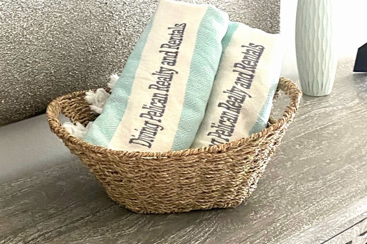 4 Beach towels provided! 