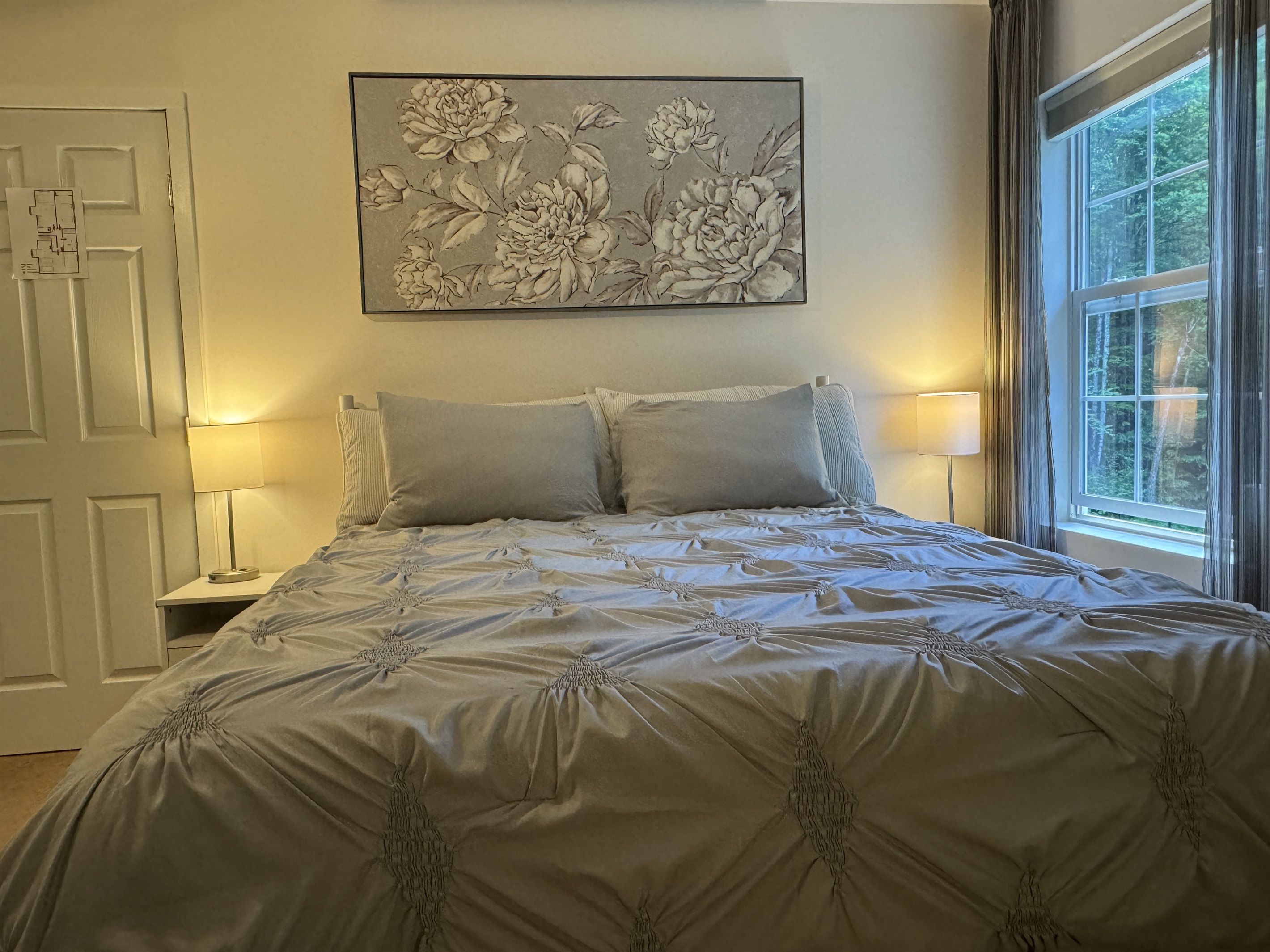 2nd floor Queen #2 - Family Suite