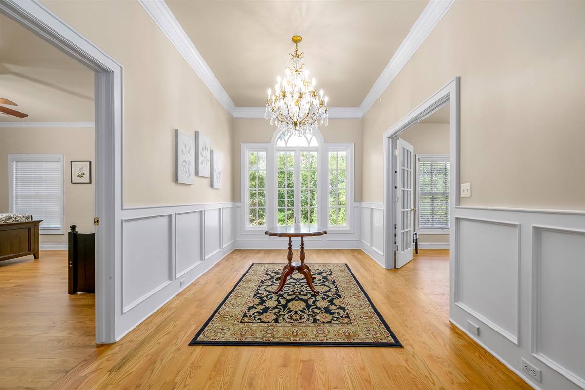 2nd level landing connecting 2 king suites