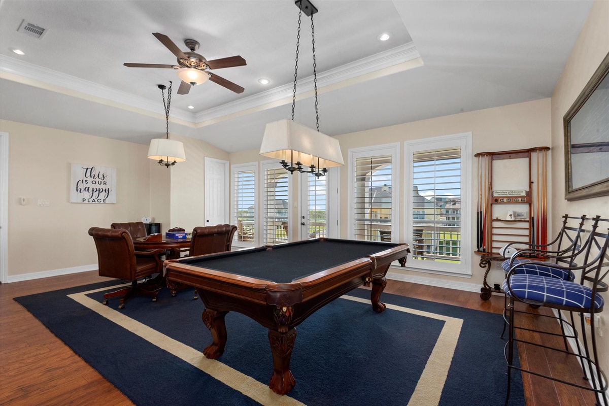 be38d635f19f425783fa10ff81232809 Large | Beachhouse | Texas | TX | Vacation Homes | Galveston | Crystal Beach | Kokomo | Breezy Days | Beachfront Elegance | Sunrise Serenity | Southern Sands Property Management, LLC