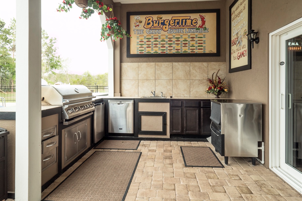 Poolside outdoor kitchen at Clermont group vacation mansion