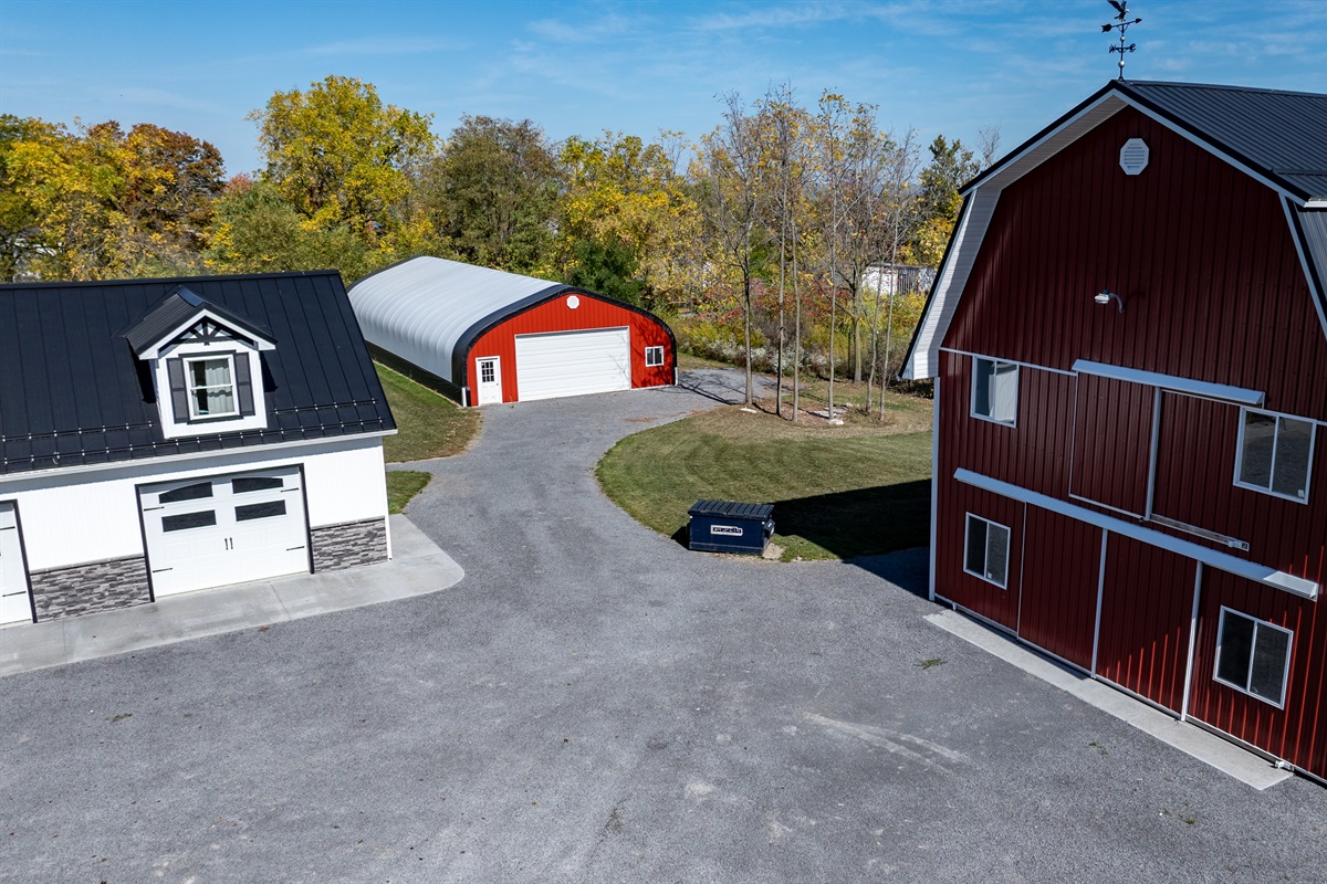 Beautiful red barn with ample parking — ideal for weddings, gatherings, or photo shoots