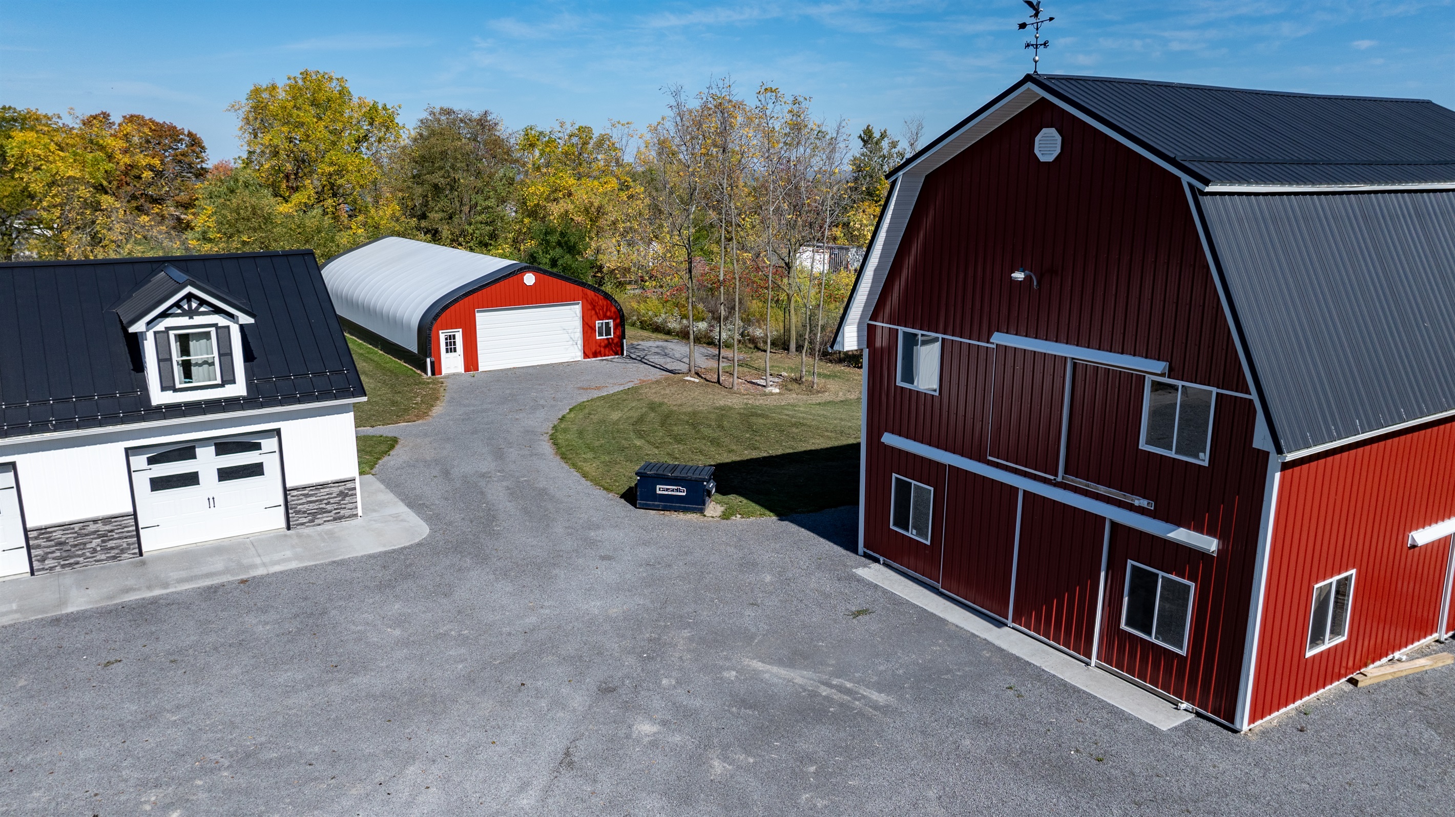 Beautiful red barn with ample parking — ideal for weddings, gatherings, or photo shoots