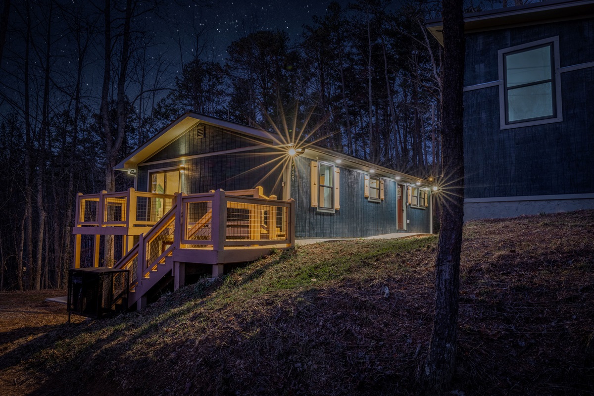 The striking architecture of Mid Mod Mountain Bliss is even more captivating at dusk, featuring designer lighting and forest views.