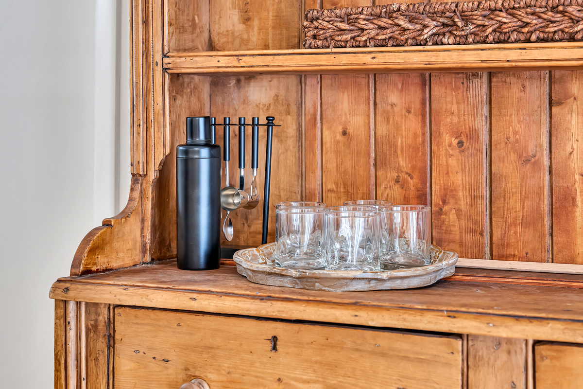 Dining Room – Storage Hutch