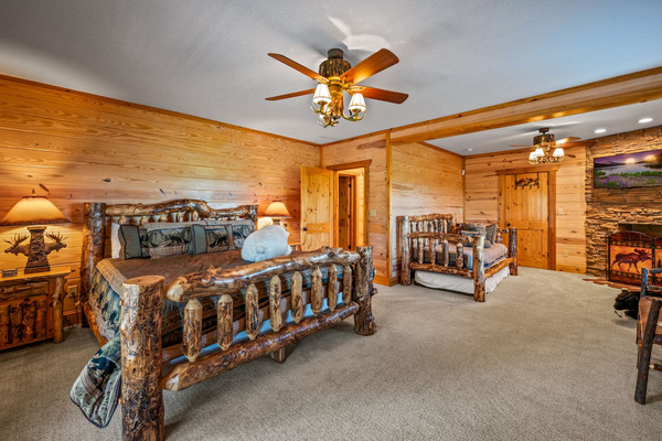 Bedroom 3 at Majestica Lodge: 1 king bed · 1 queen bed · 1 sofa bed