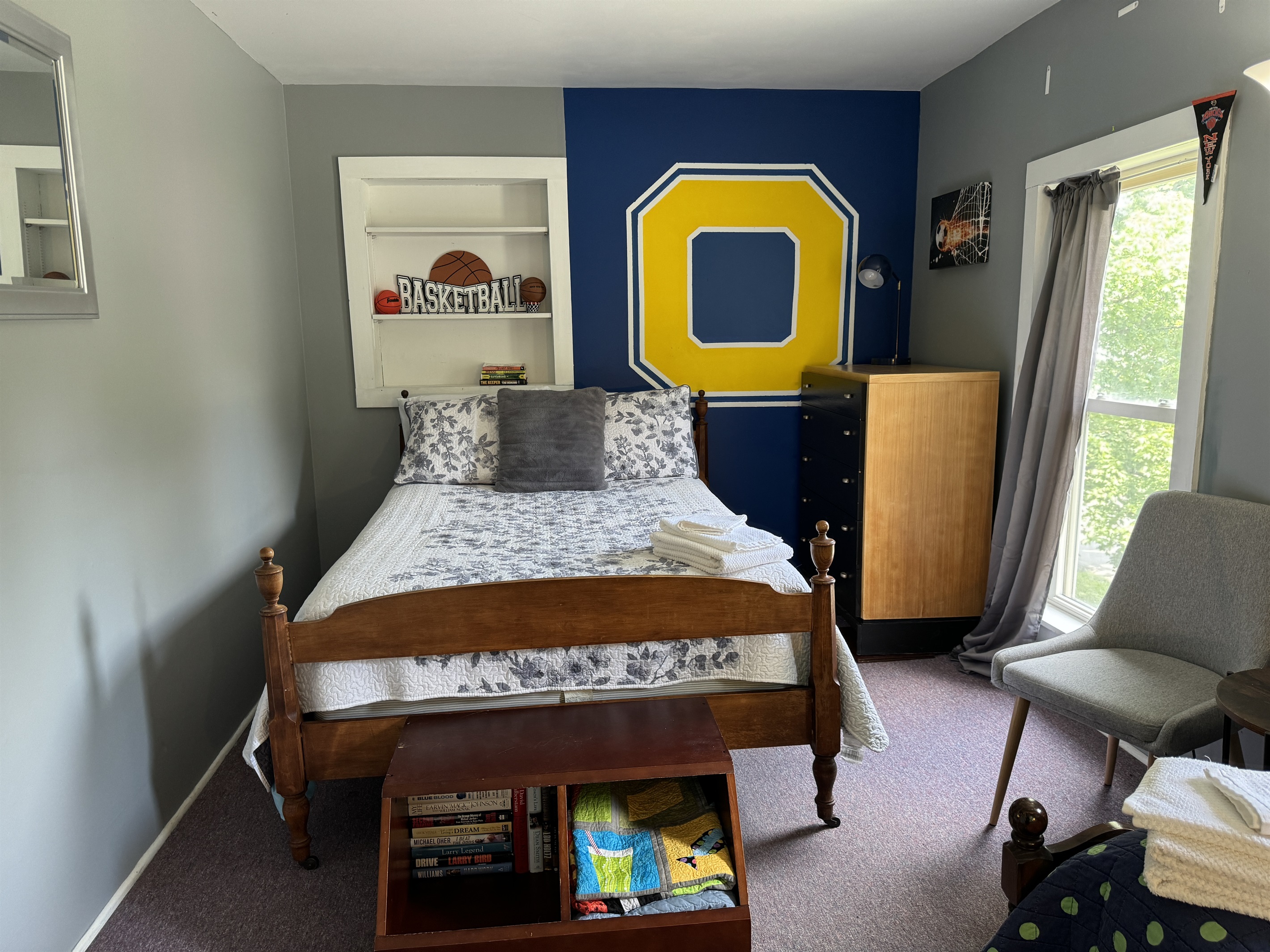 2nd Floor bedroom with 1 double bed and 1 twin bed.
