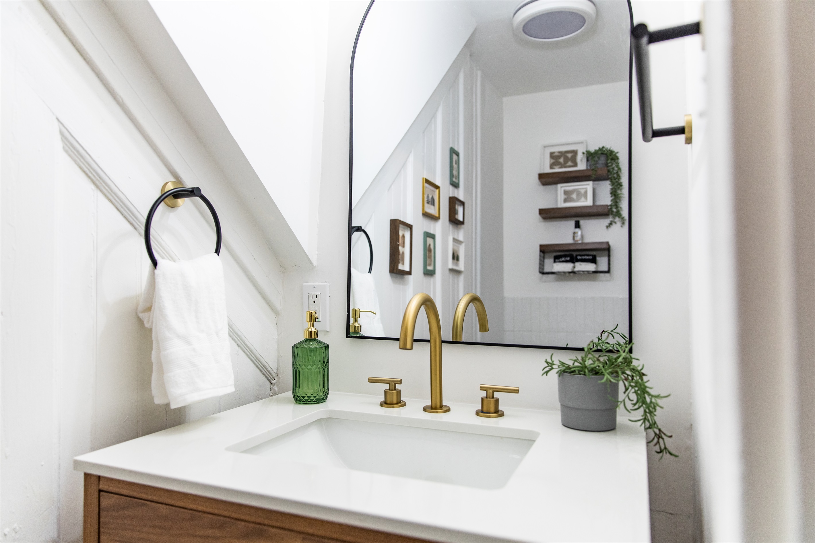 Bathroom vanity