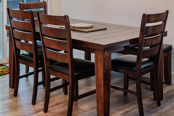 Mt Hood Hideaway dining area