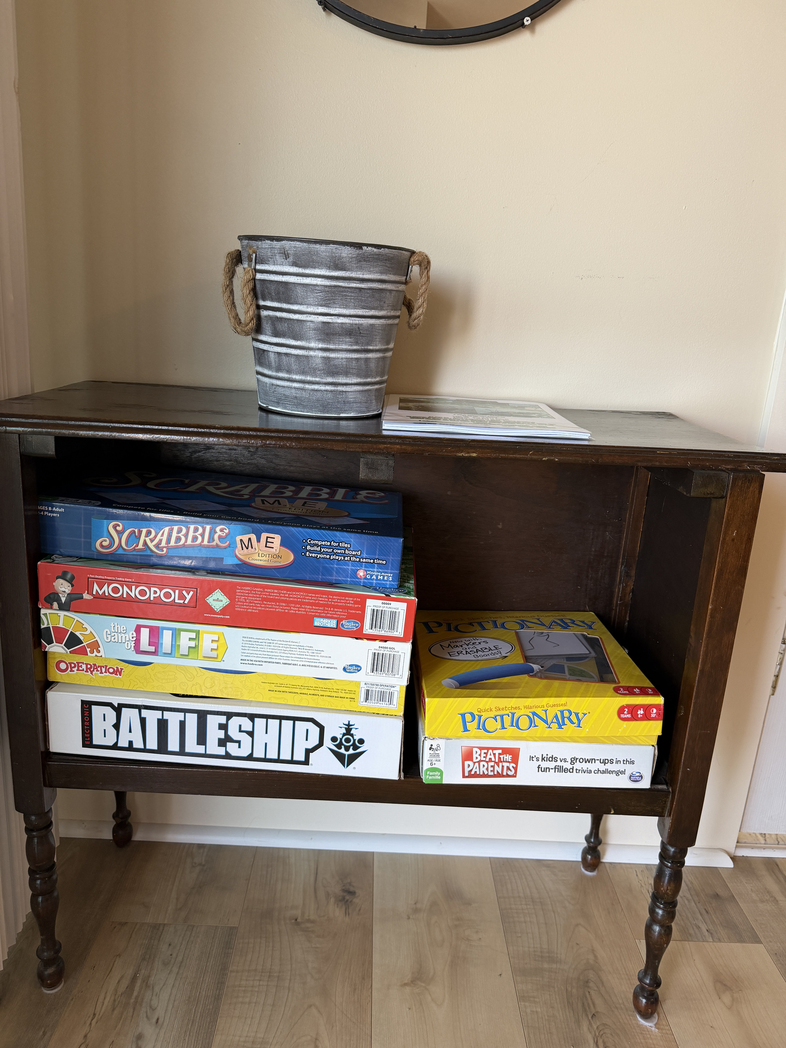 Assorted games in Den
