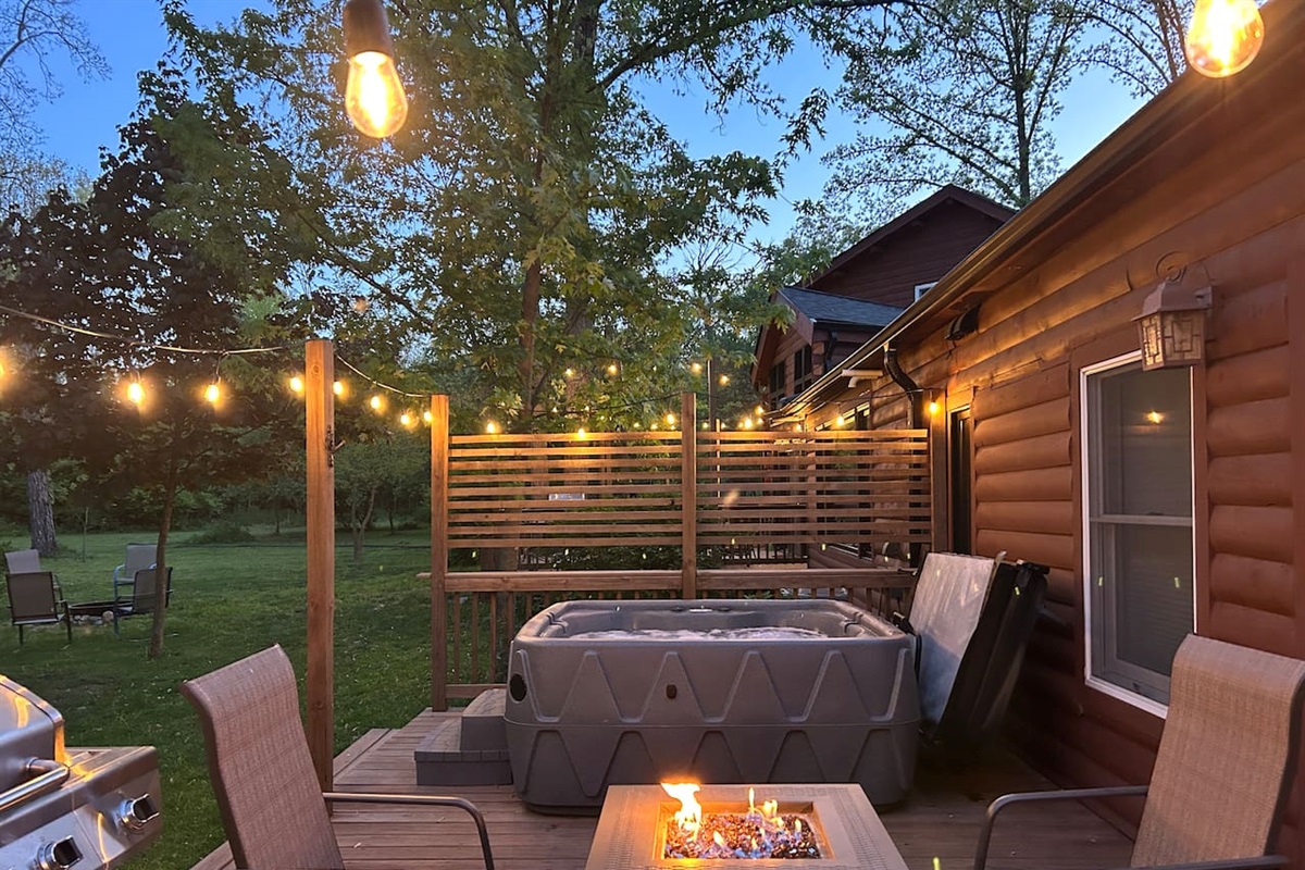 5 person hot tub on Guest Quarters deck. 