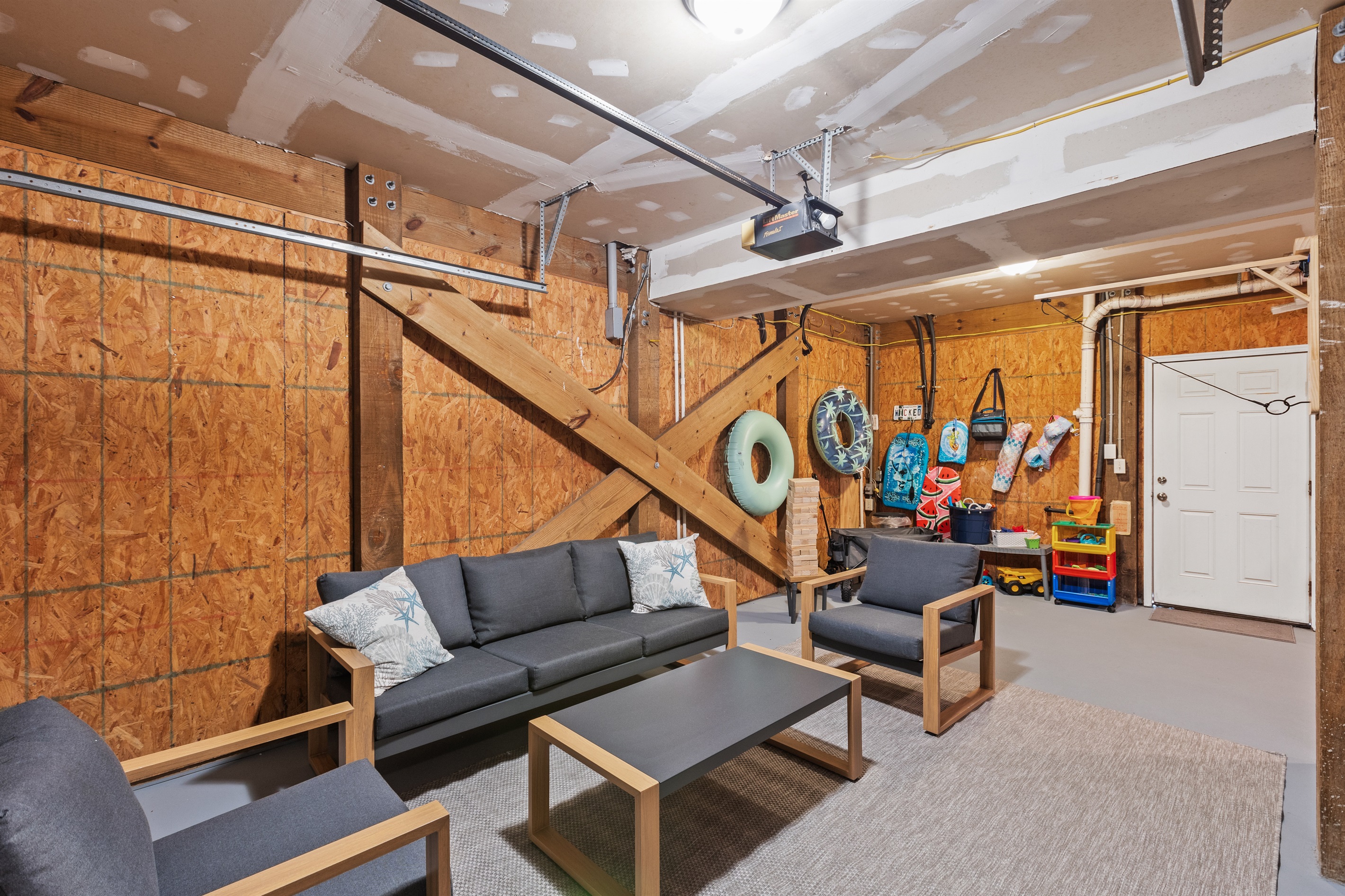 Pool and Beach Supplies Often Available for Guests (actual may vary)