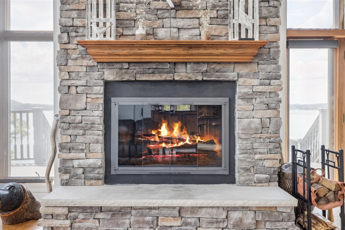 Fireplace in Living Room (burns wood or propane)