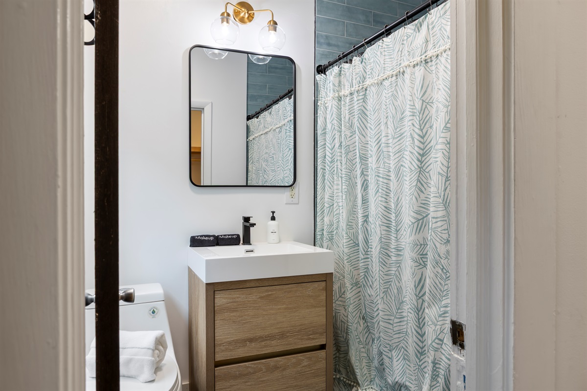 Bath linens provided