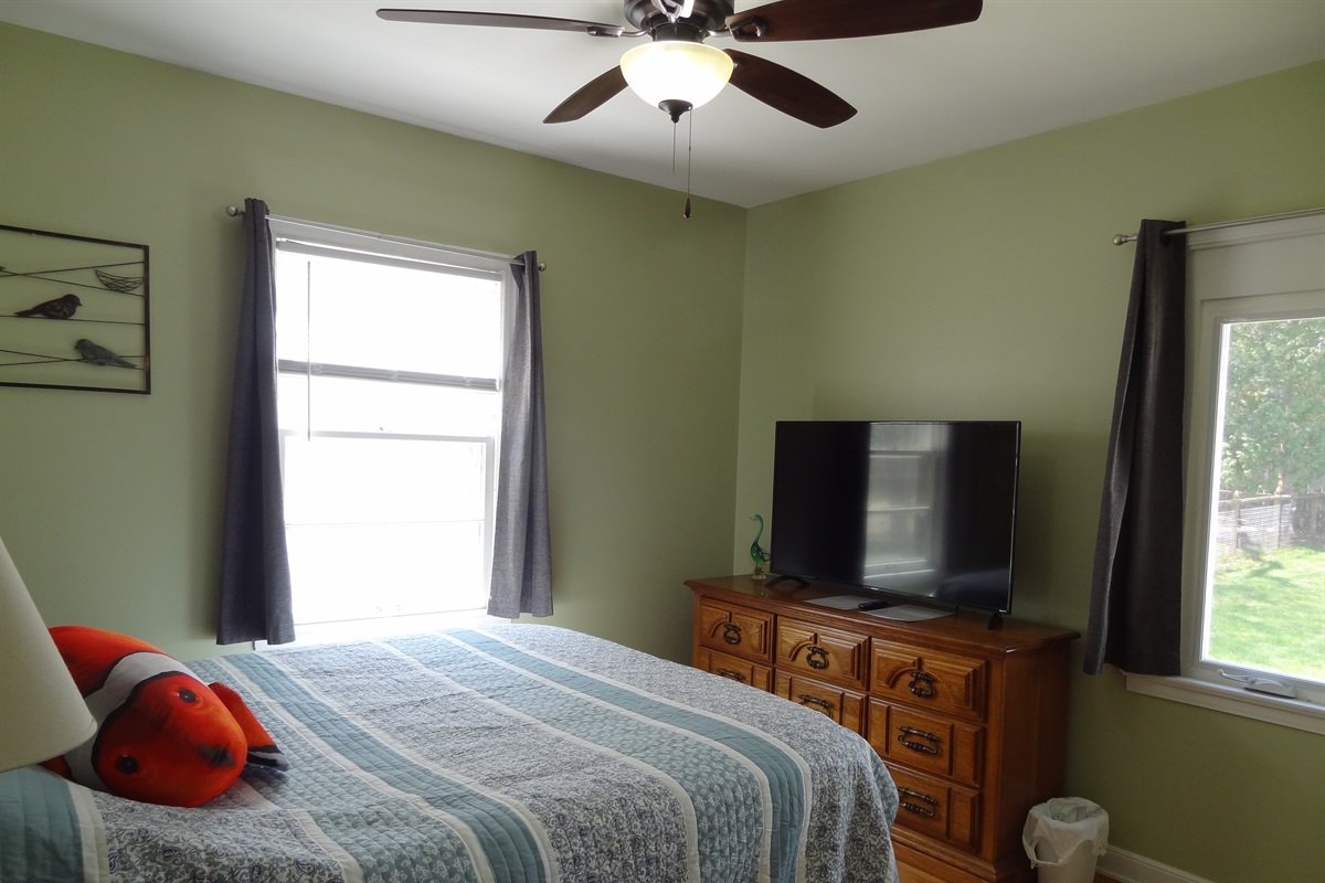 2nd bedroom with queen bed and Roku smart TV