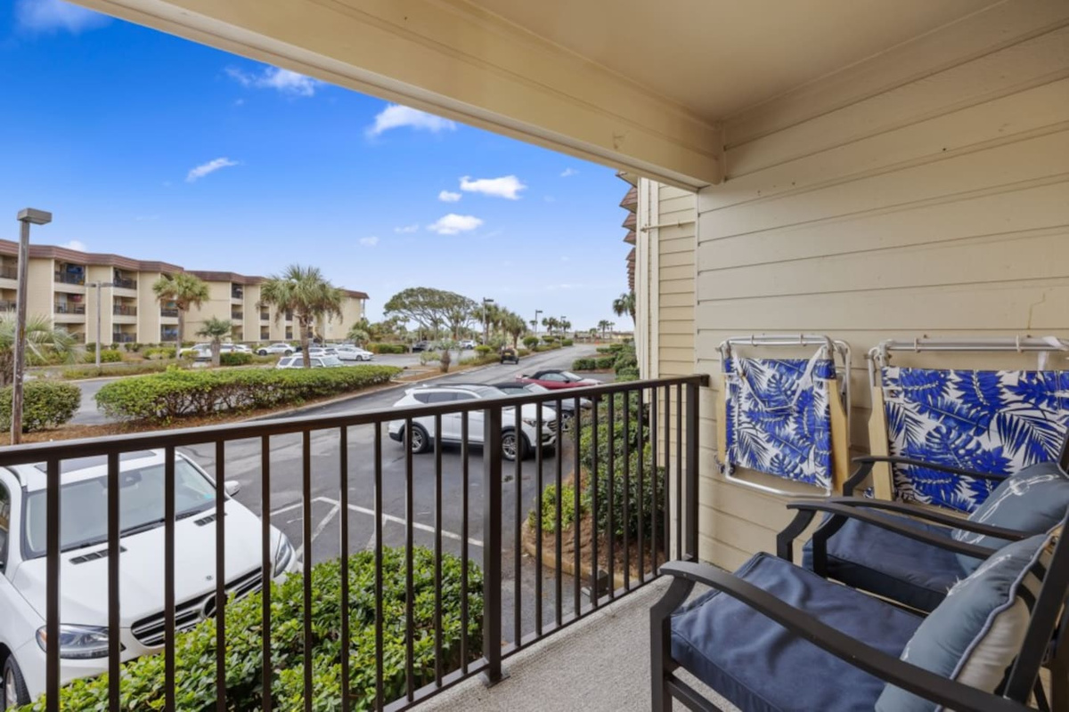 Balcony with seating