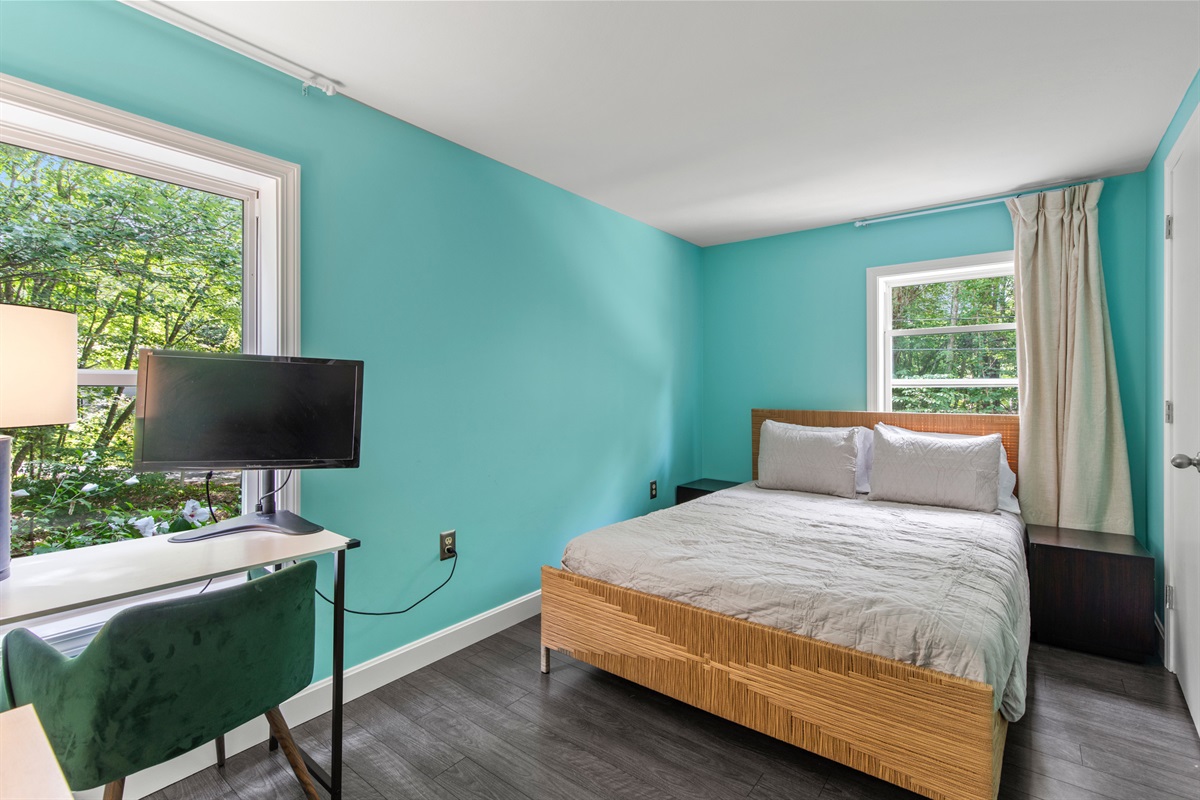 Second floor queen bedroom