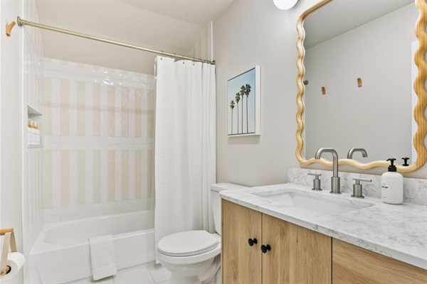 Upstairs full bathroom 