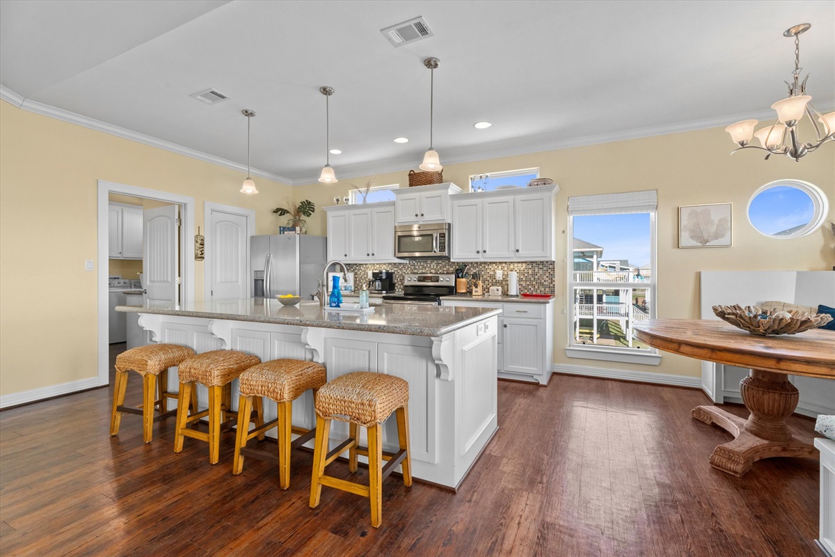 be9ad84cf312465ca4770ba2dce604d3 Large | Beachhouse | Texas | TX | Vacation Homes | Galveston | Crystal Beach | Kokomo | Breezy Days | Beachfront Elegance | Sunrise Serenity | Southern Sands Property Management, LLC