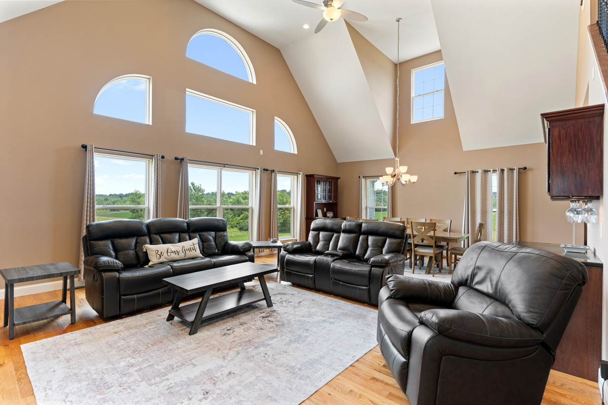 Vaulted ceilings, big windows, and even bigger comfort. This is the living room you&rsquo;ve been dreaming of.