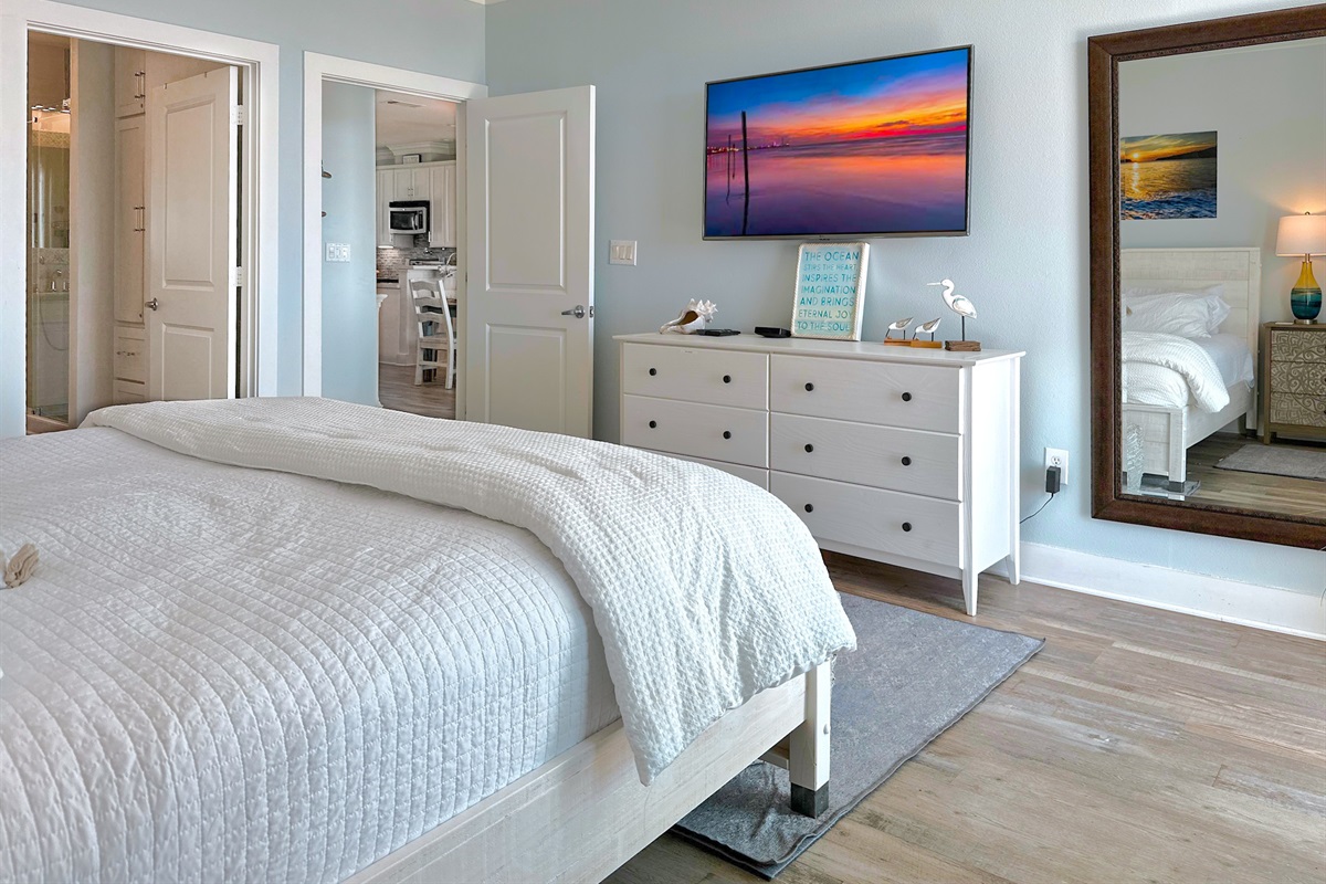 Enjoy a great night&rsquo;s sleep in the luxury King bed in the Primary &ldquo;Sunrise&rdquo; Suite.