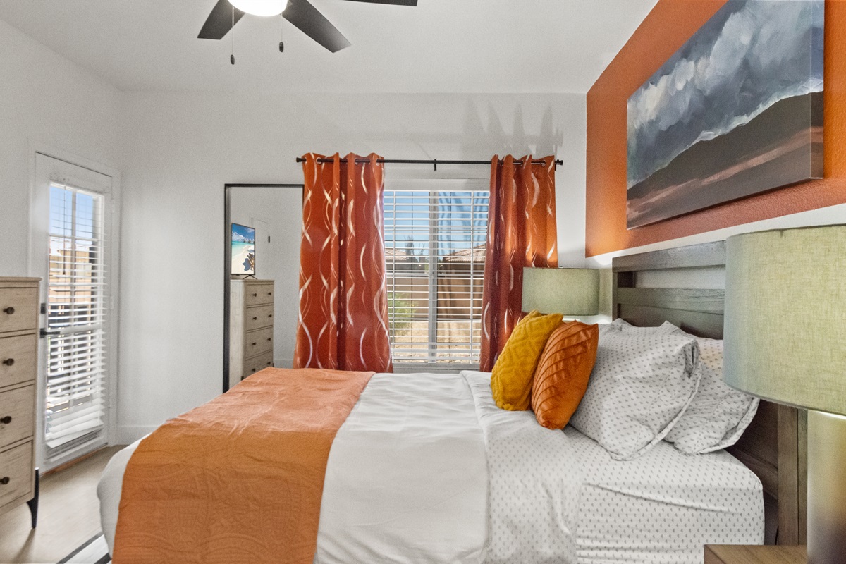 💫 Clean, comfortable quuen size bed, and professionally maintained for every guest.