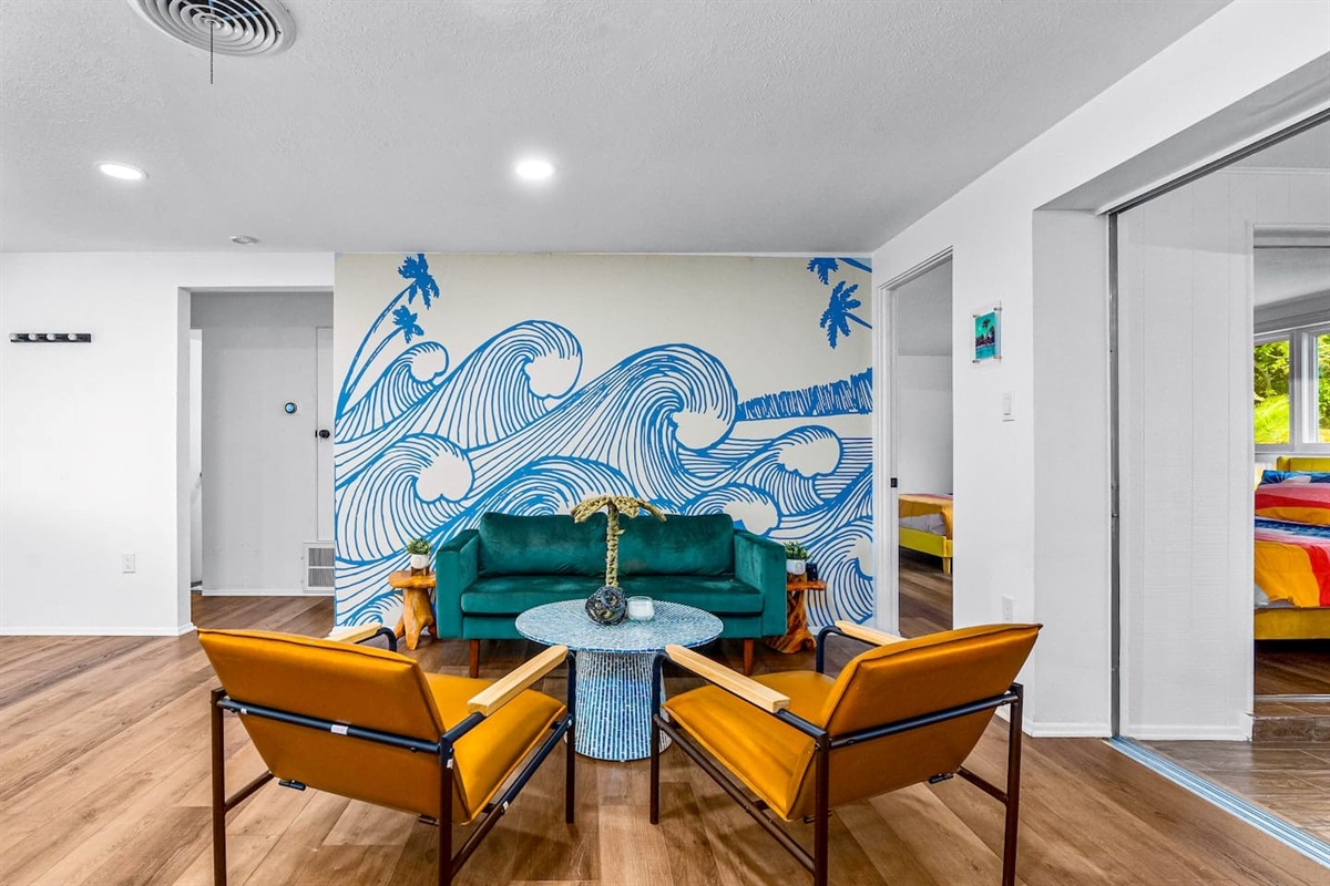 Open Kitchen sitting area. Perfector for morning coffee or late night conversations.