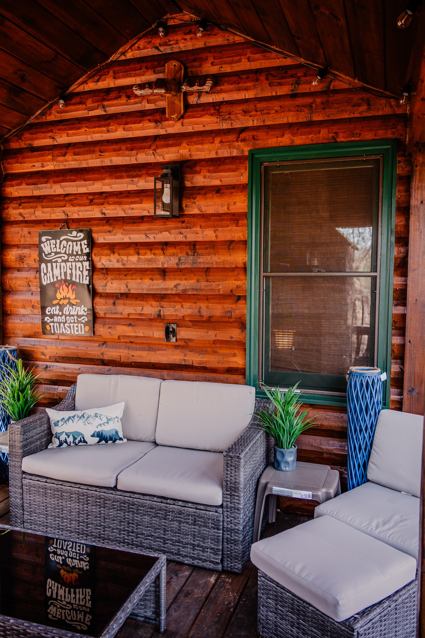 Outdoor seating on the deck