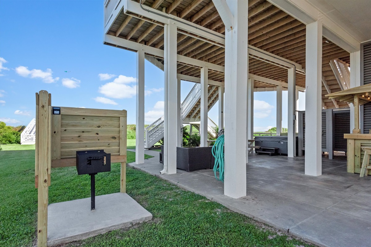 beb6746e8b6242f18a2d8566d99cb230 Large | Beachhouse | Texas | TX | Vacation Homes | Galveston | Crystal Beach | Kokomo | Breezy Days | Beachfront Elegance | Sunrise Serenity | Southern Sands Property Management, LLC