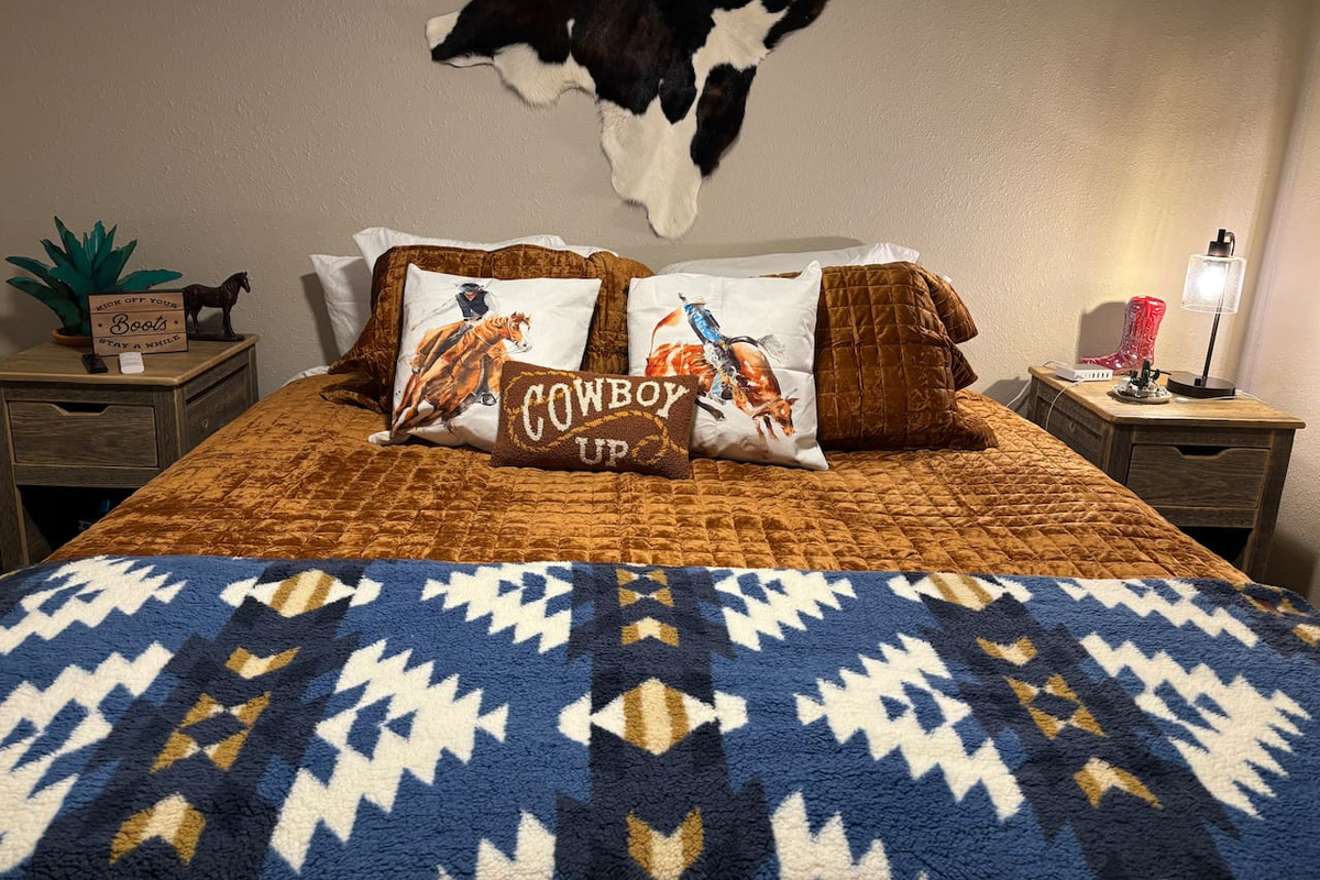 Guest Room - King sized bed