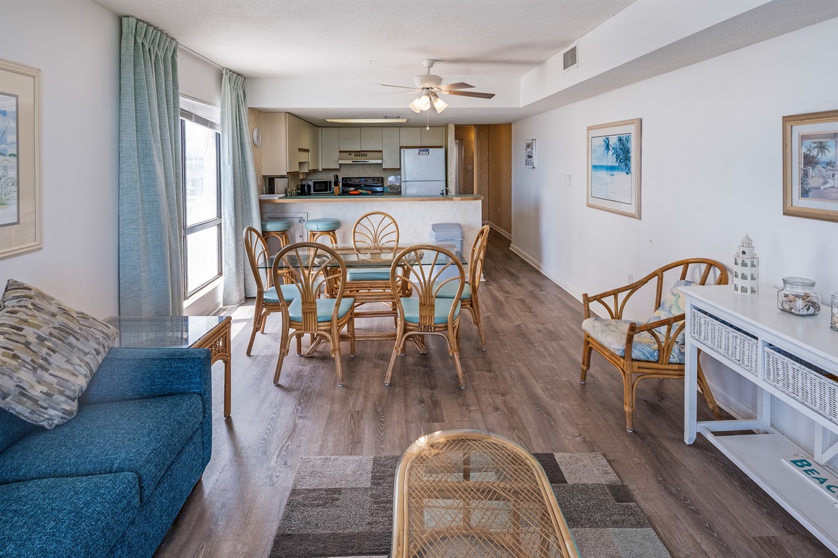 Large Living Room, Beautifully Decorated with Amazing Views