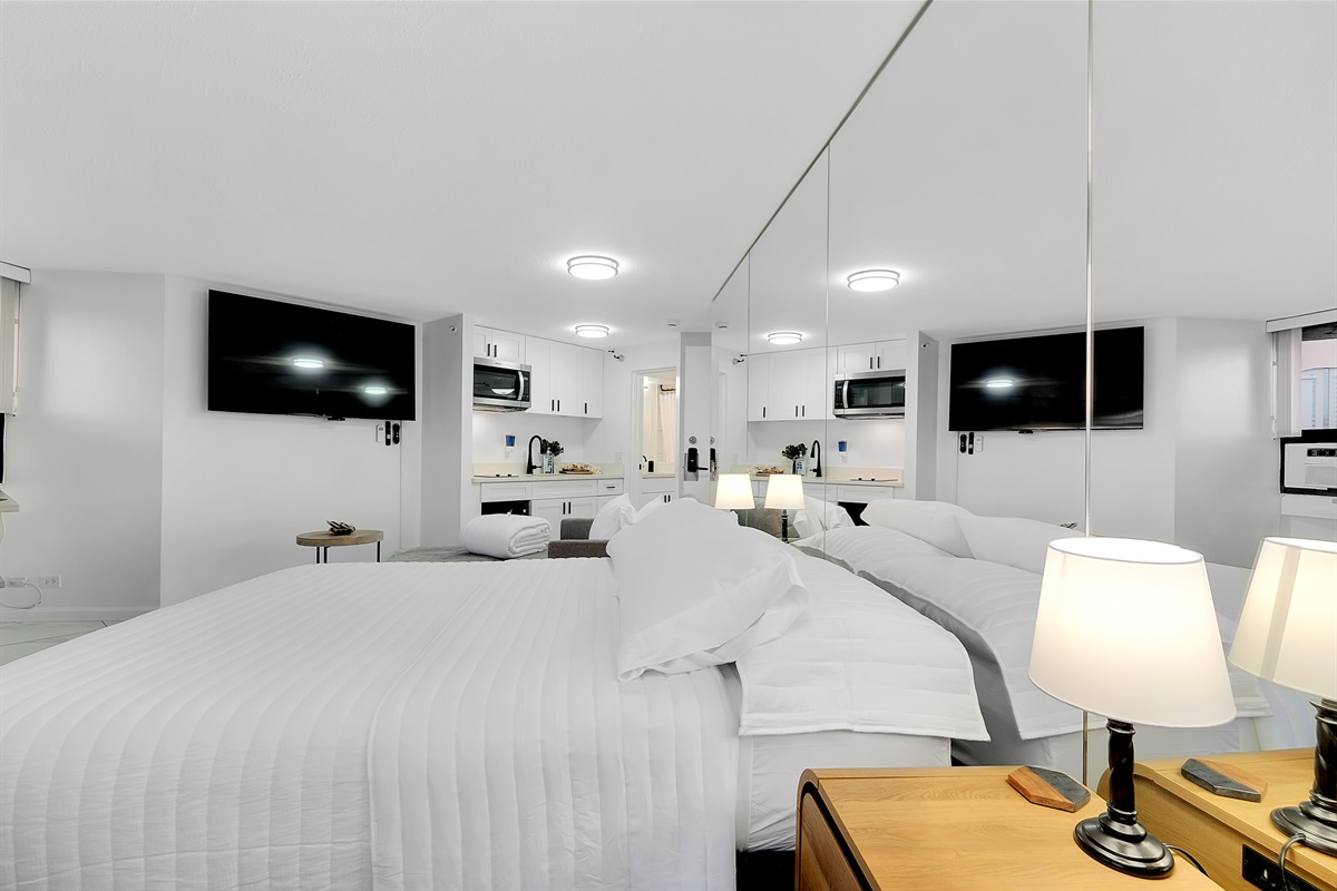Wake up surrounded by light and luxury — this stylish studio combines modern comfort with panoramic marina and ocean views. Crisp white linens, mirrored accents, and thoughtful lighting create a serene retreat perfect for your stay in Waikīkī.