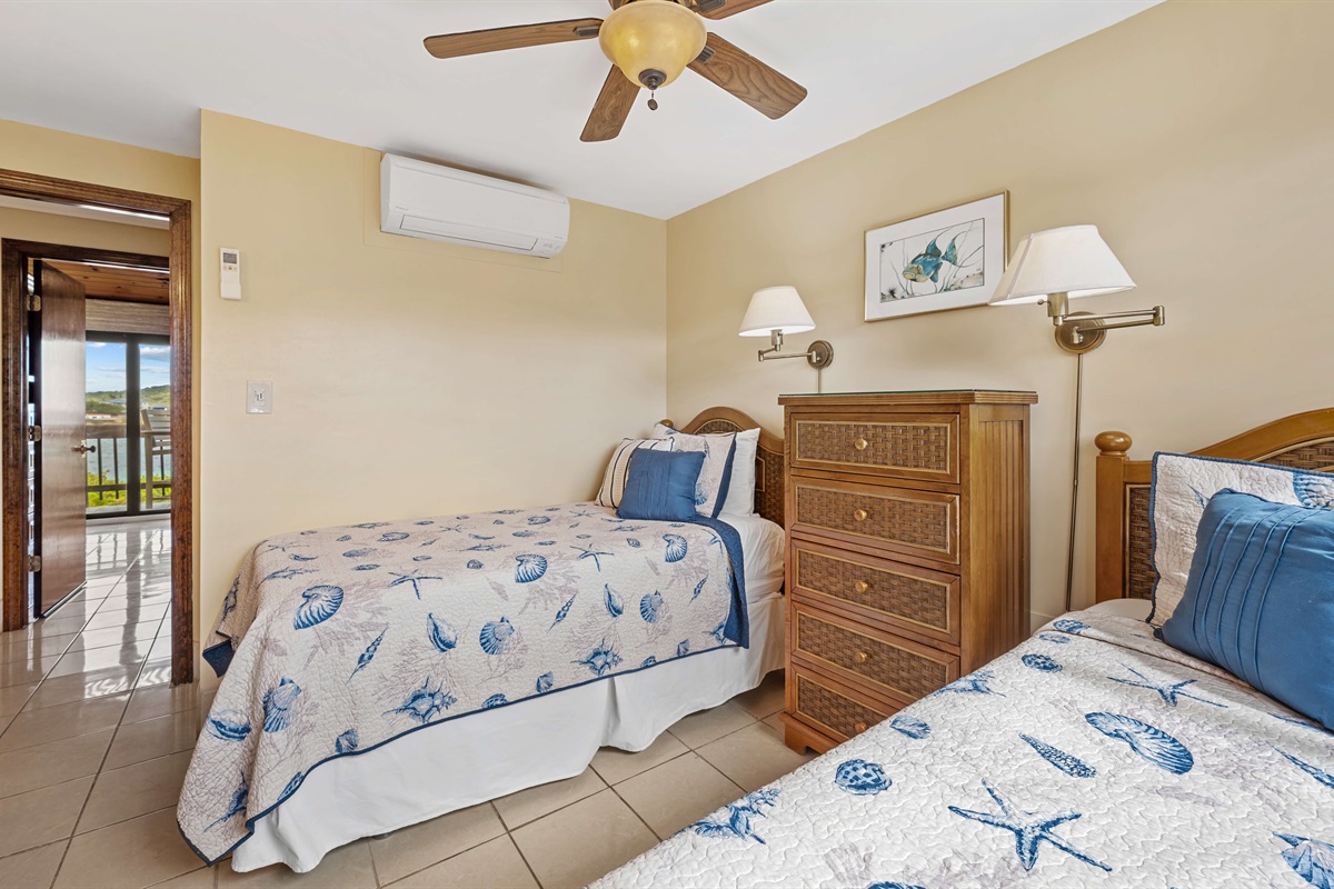 Guest room with twin beds and ceiling fan