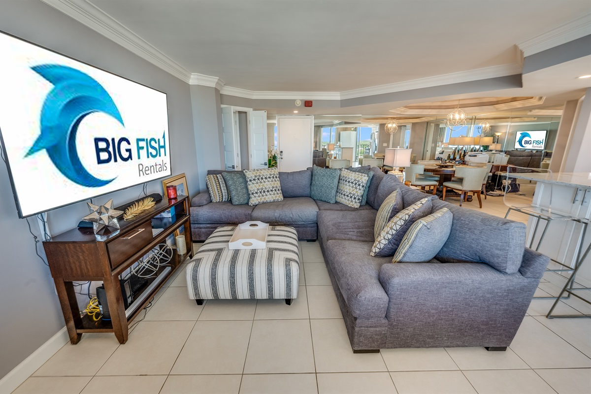 Amazing Living Room with Stunning Views🌊☀️