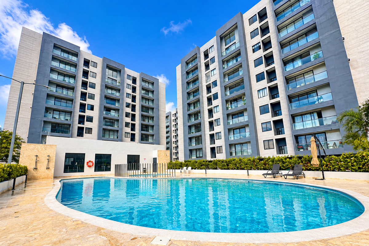 Soak up the Santiago sunshine and unwind by the community pool. ☀️💦 Please note: No lifeguard on duty.