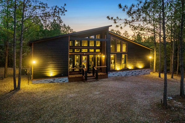 Experience nature in comfort at this stylish forest home, perfect for relaxing evenings and scenic views.