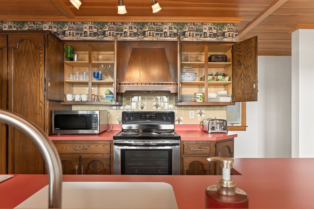 Fully equipped kitchen and coffee station with drip coffee maker, Keurig (K-cup), and tea setup—complete with spices, cookware, kid-friendly dishes, and beautiful tableware, making it easy to prepare anything from morning coffee to family meals