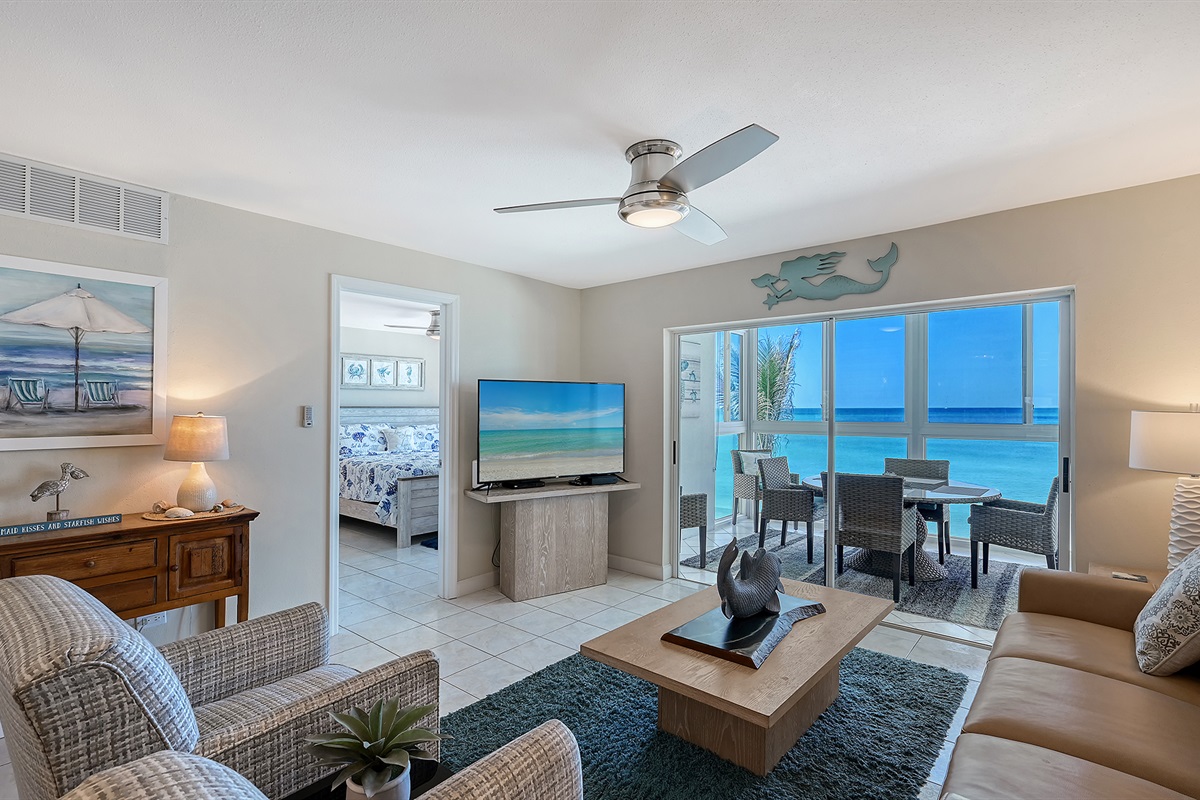 Luxurious living room furnishings with view