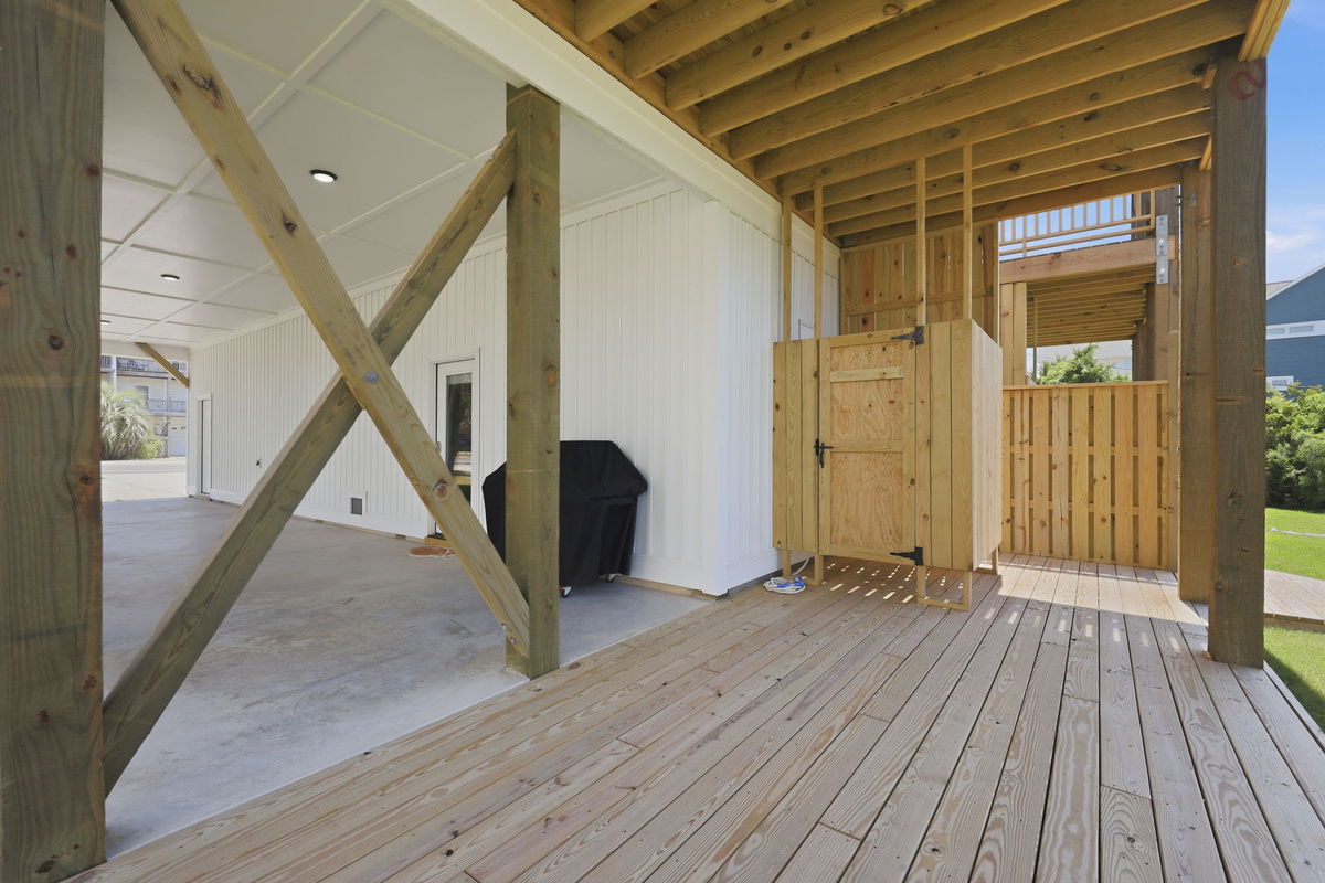 Enjoy the convenient outdoor shower, perfect for rinsing off after a day at the beach, along with a propane grill for outdoor cookouts